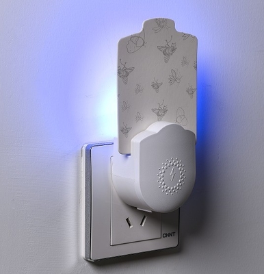 Goede prijs. Wandmontage Plug-in Socket Electric 395 NM UV muggenverdelgende lamp vliegende insectenverdelger online