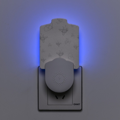Goede prijs. Witte ABS-apparaat 0,8W UV-licht trekken muggen motten muggen doden lamp binnenshuis gebruik plug-in vliegende insectenval online